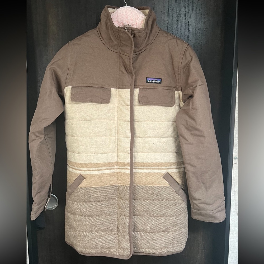 Patagonia womens travel jacket; only worn a few times! Looks like new!